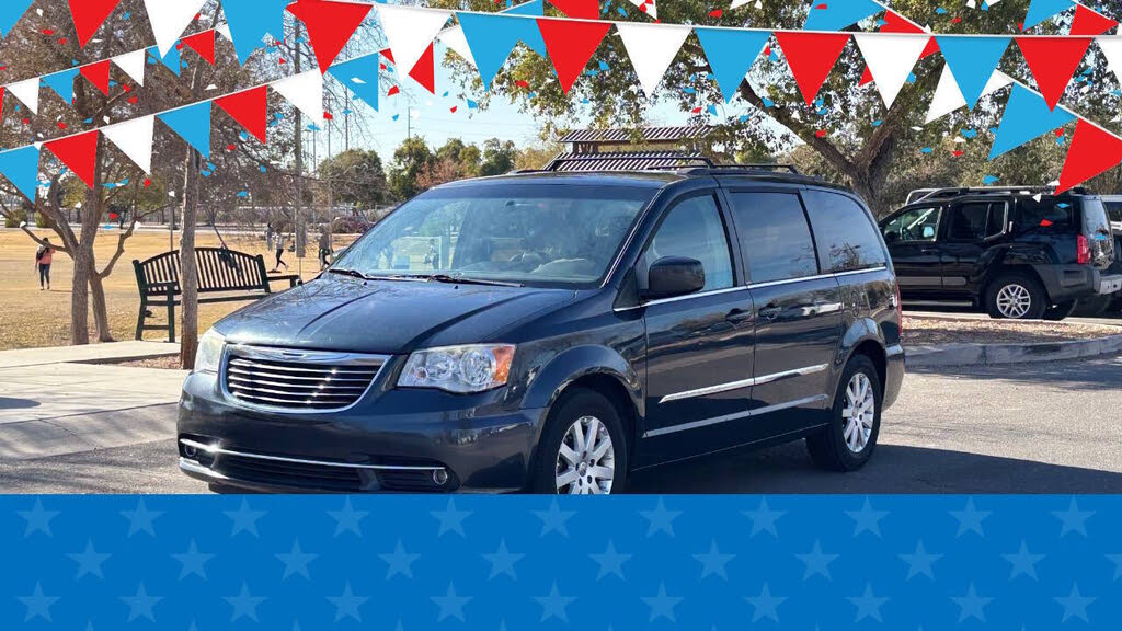 2014 Chrysler Town & Country Touring FWD
