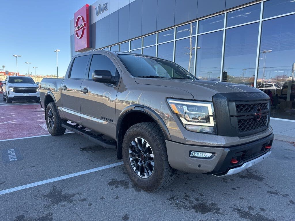 2023 Nissan Titan PRO-4X Crew Cab 4WD