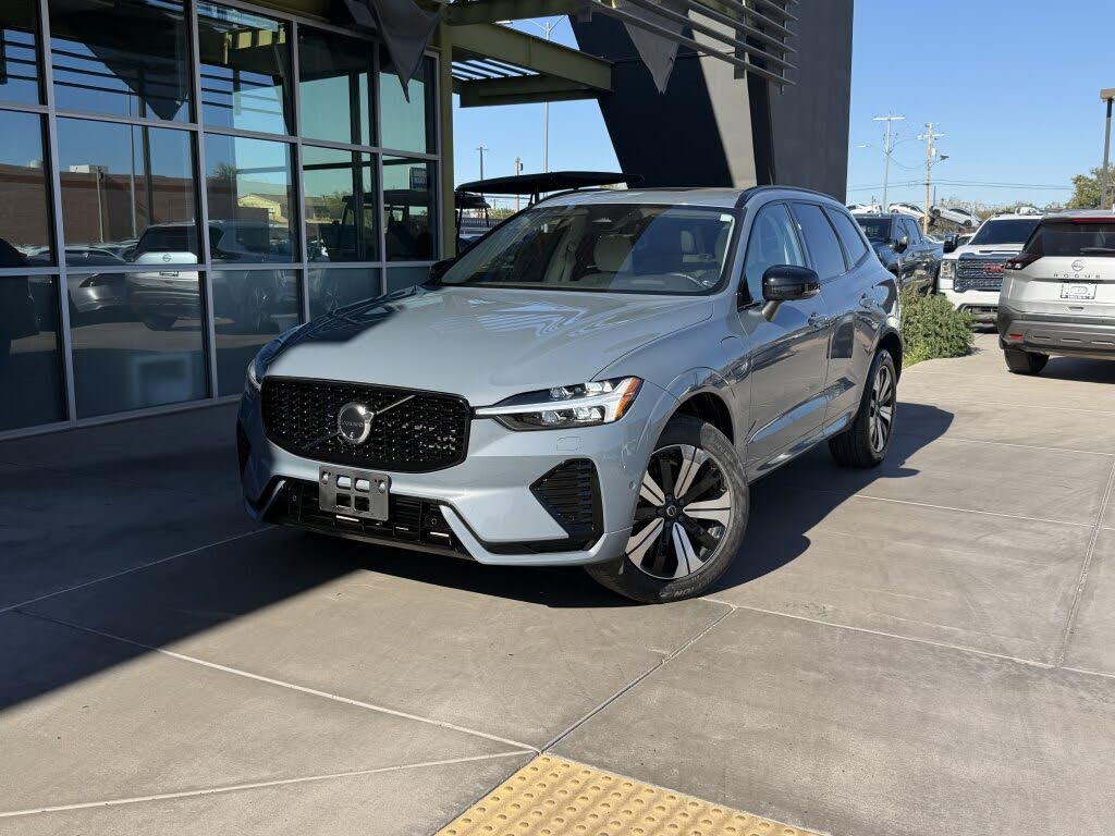 2024 Volvo XC60 Recharge T8 Plus Dark Theme eAWD