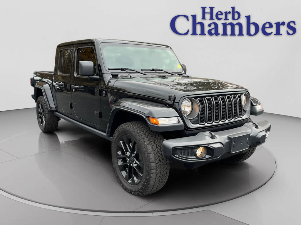 2025 Jeep Gladiator NightHawk Crew Cab 4WD