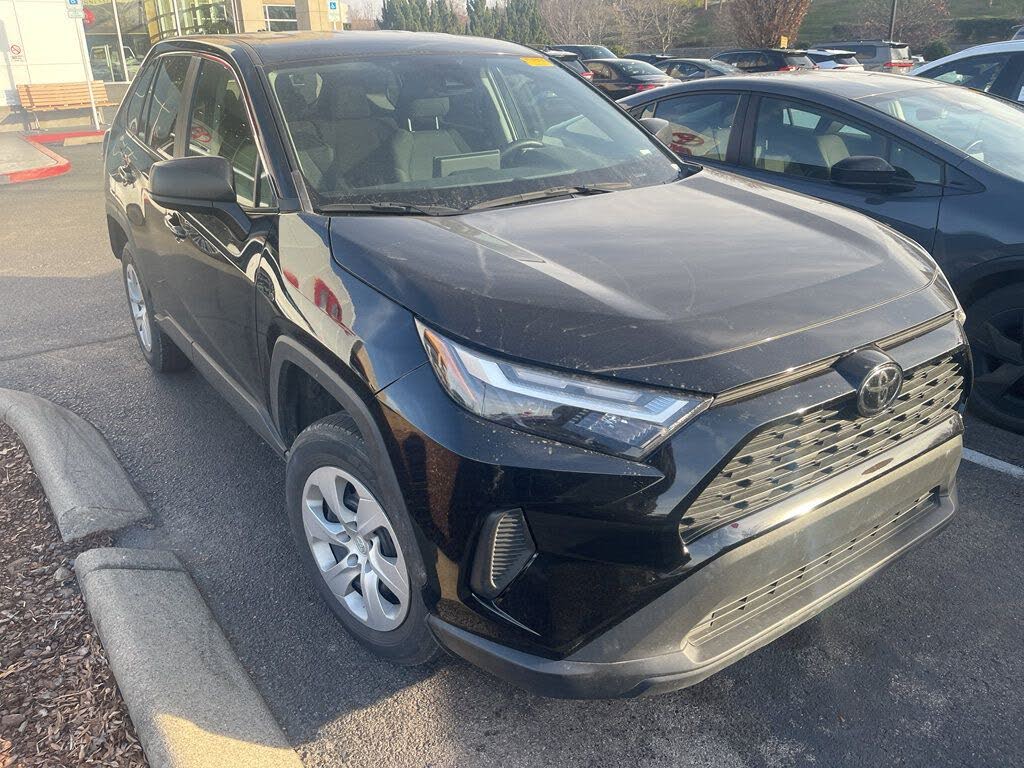 2024 Toyota RAV4 LE FWD