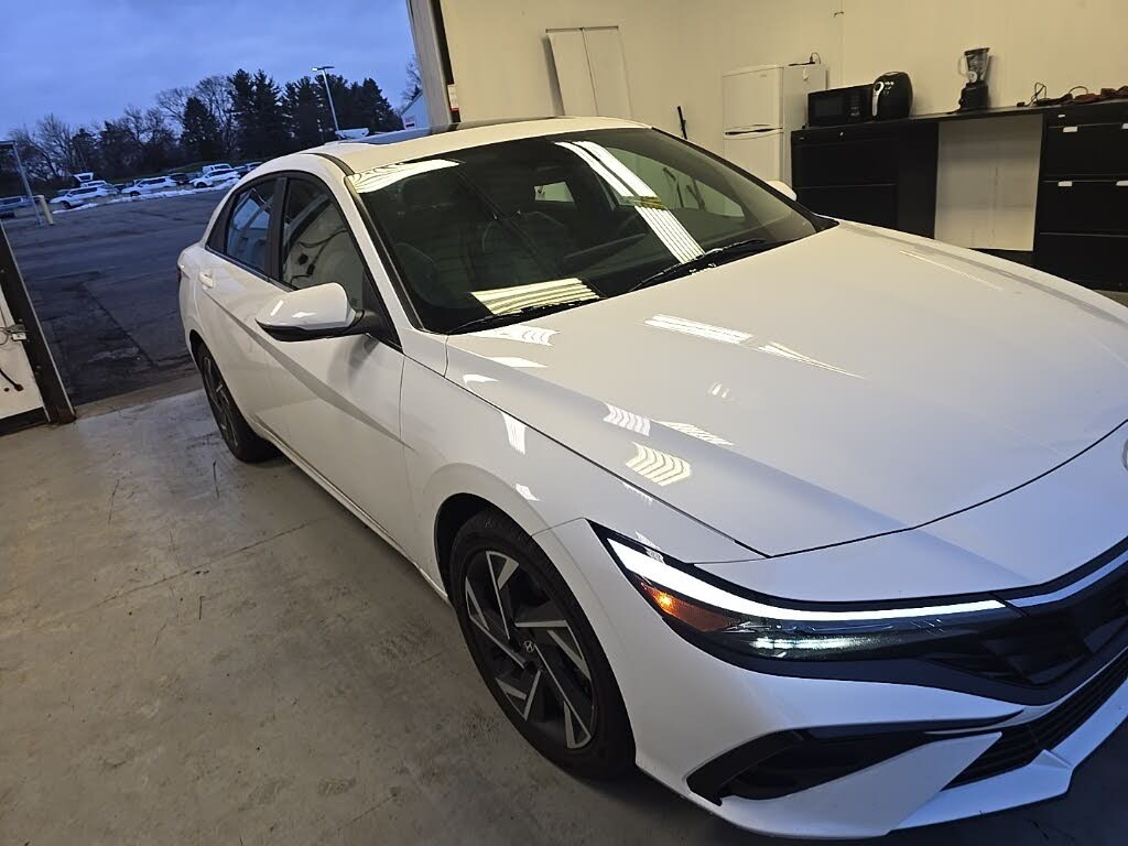 2025 Hyundai Elantra Hybrid Limited FWD