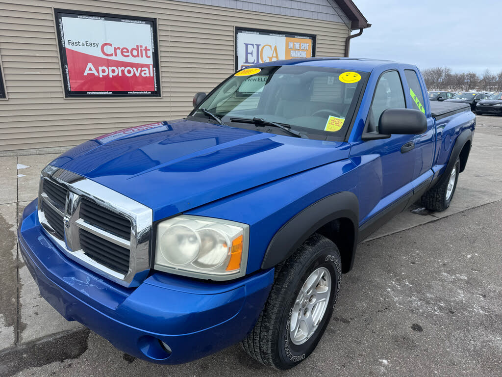2007 Dodge Dakota SLT Club Cab 4WD RWD