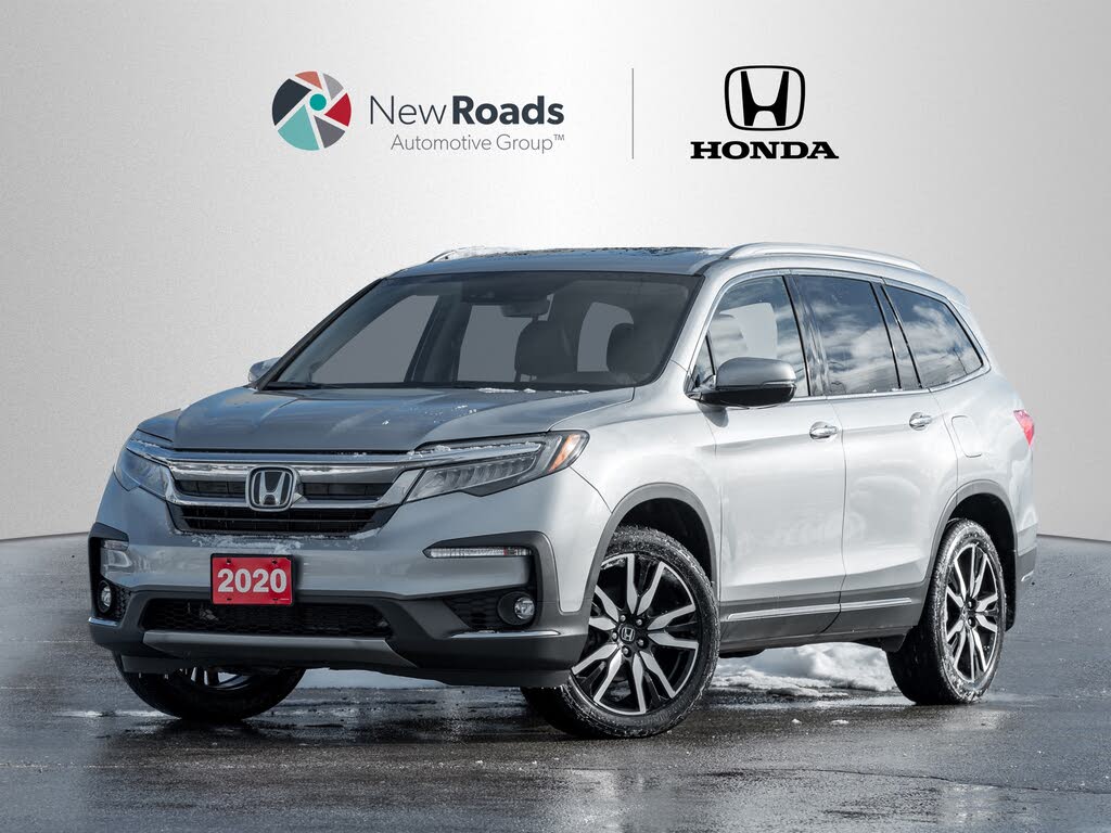 2020 Honda Pilot Touring AWD with Rear Captain's Chairs