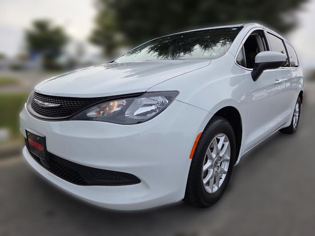 2022 Chrysler Voyager LX FWD