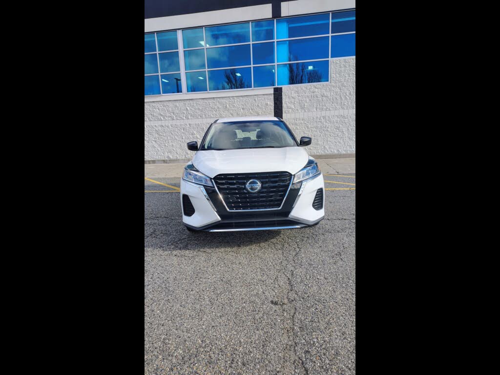 2022 Nissan Kicks S FWD
