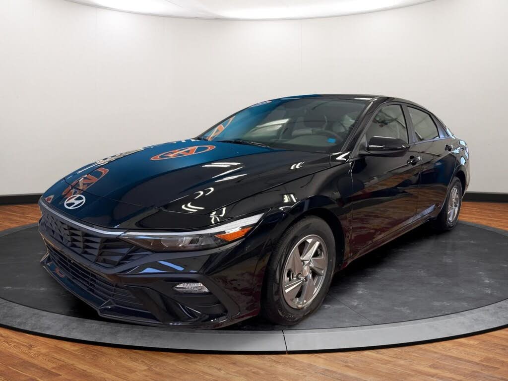 2025 Hyundai Elantra Essential FWD