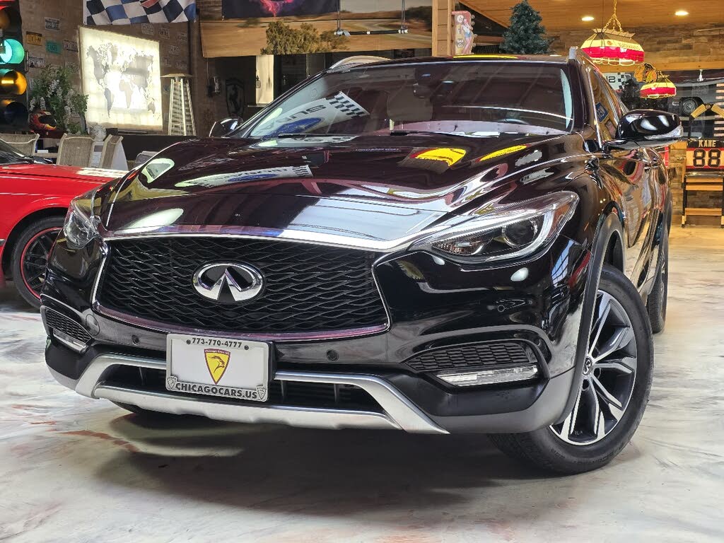 2017 INFINITI QX30 Luxury AWD