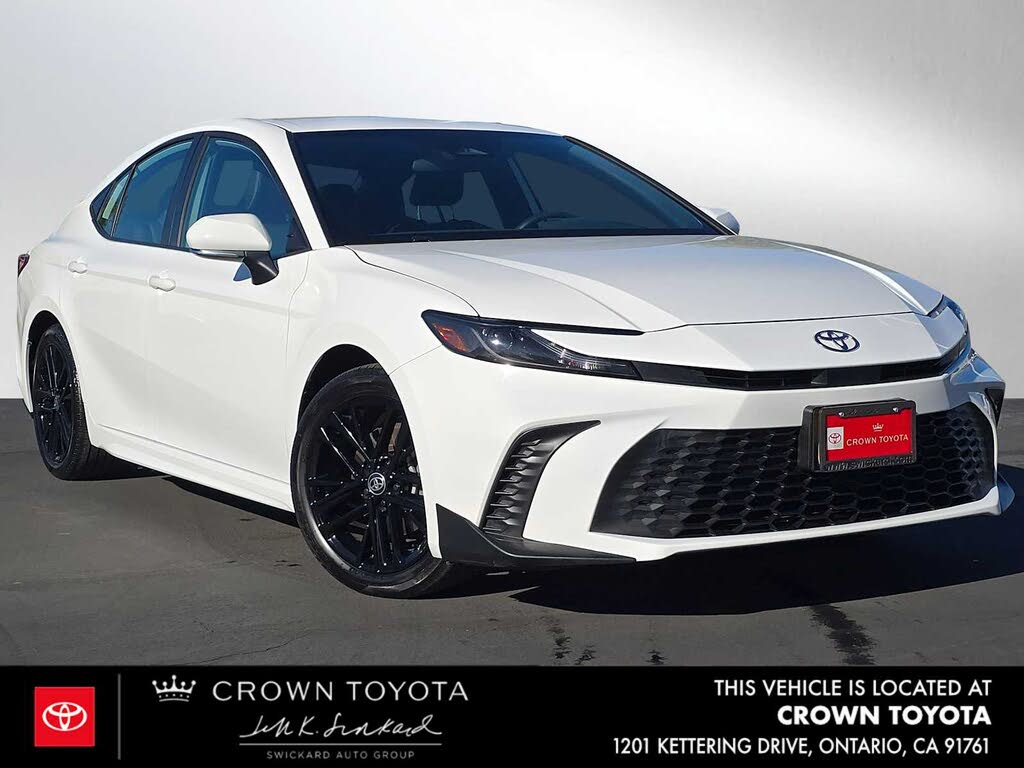 2025 Toyota Camry SE FWD