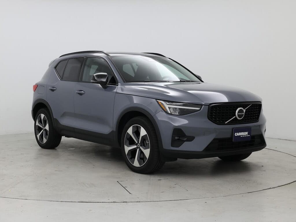 2023 Volvo XC40 B5 Plus Dark Theme AWD