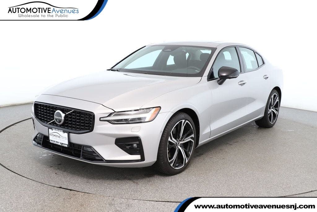 2024 Volvo S60 B5 Plus Dark Theme AWD