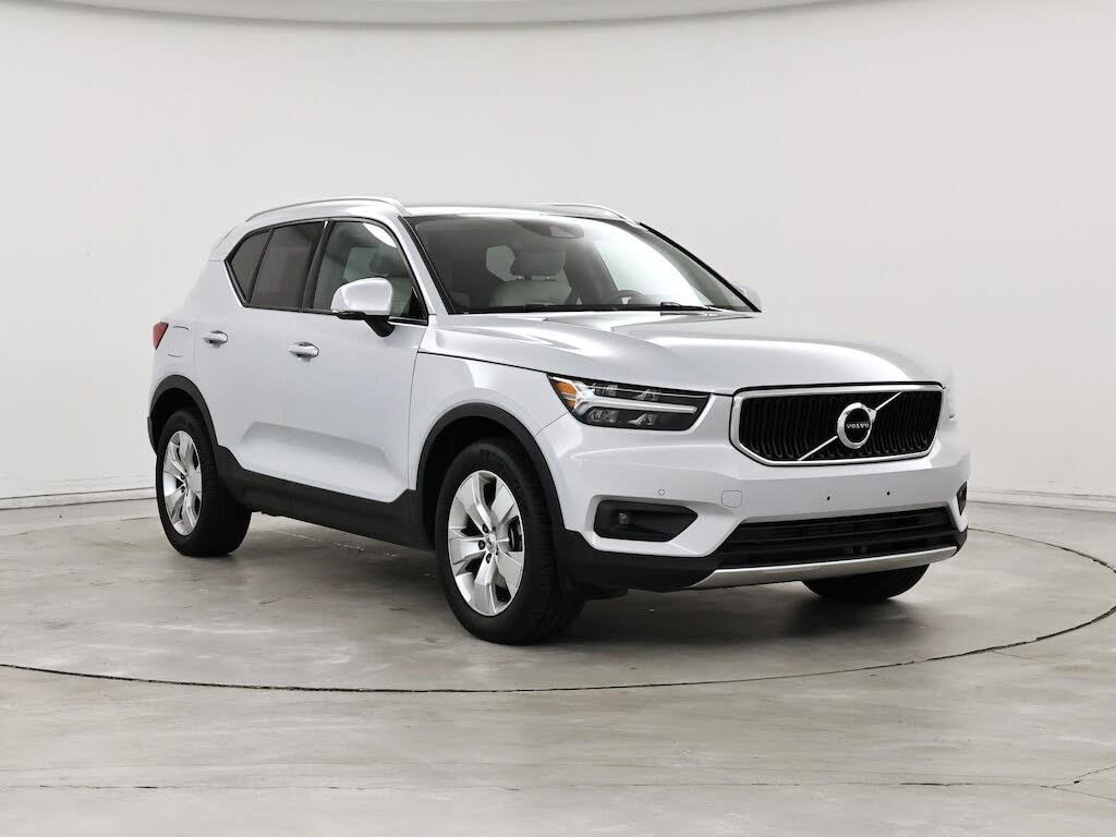 2022 Volvo XC40 T5 Momentum AWD