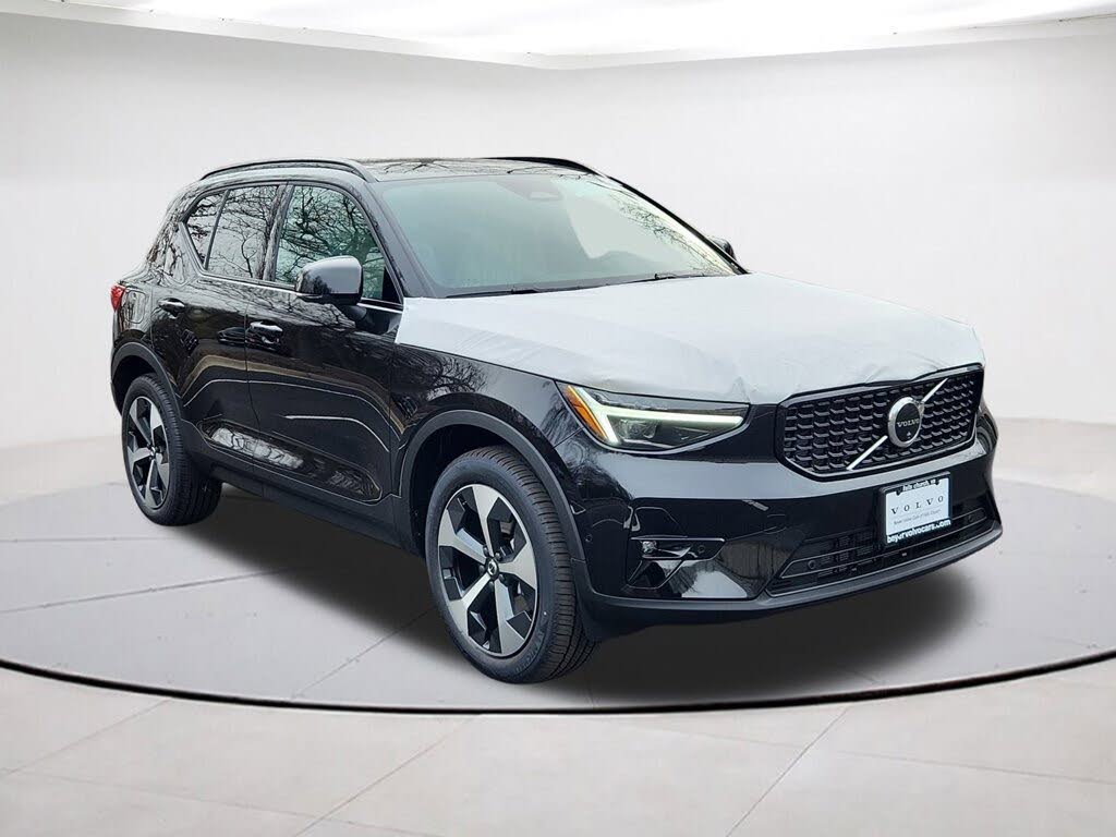 2026 Volvo XC40 B4 Plus FWD