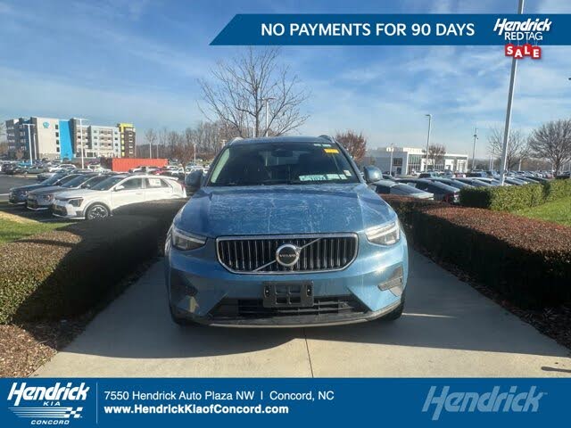 2025 Volvo XC40 B5 Core Bright Theme AWD