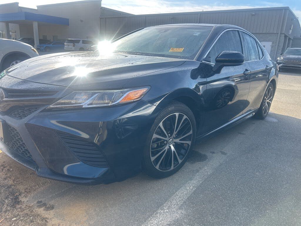 2019 Toyota Camry SE FWD