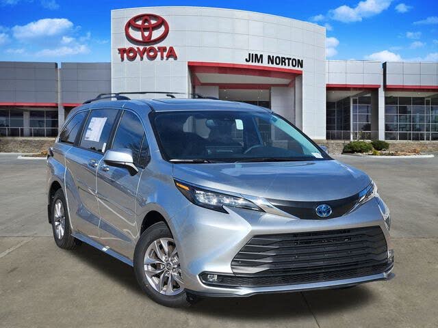 2025 Toyota Sienna XLE 7-Passenger FWD