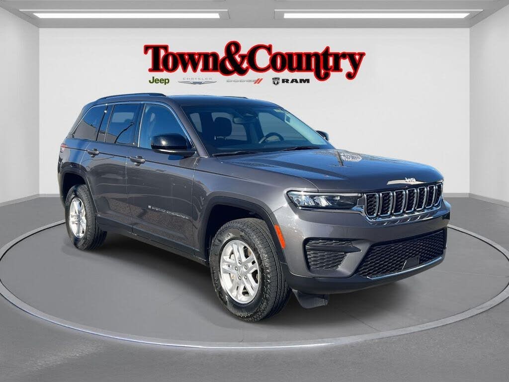 2023 Jeep Grand Cherokee Laredo 4WD