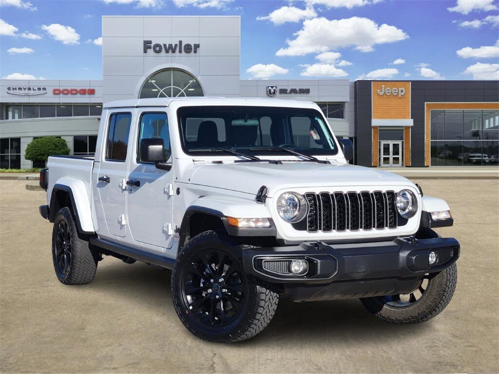 2024 Jeep Gladiator NightHawk Crew Cab 4WD