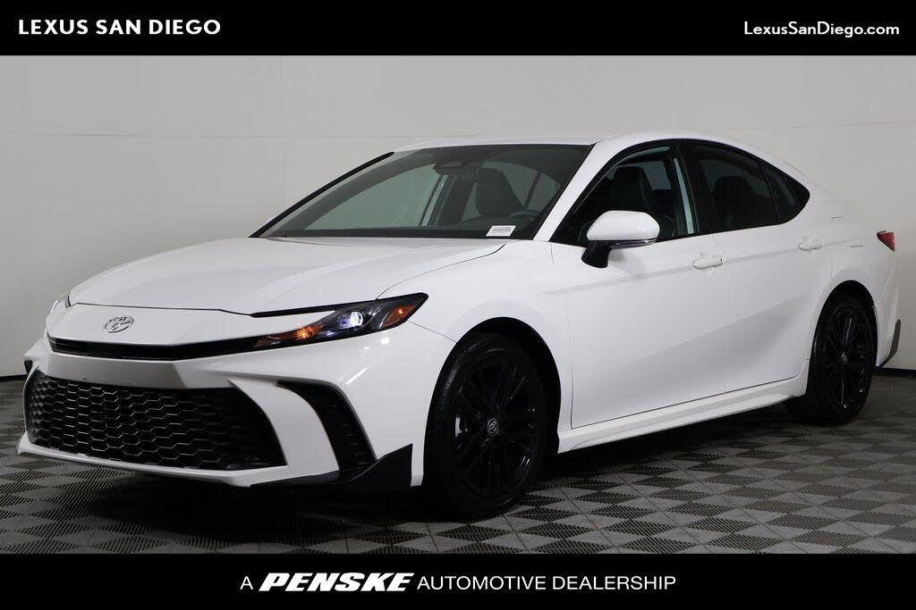 2025 Toyota Camry SE FWD