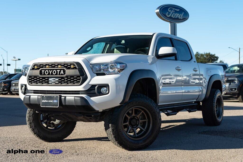 2022 Toyota Tacoma SR5 V6 Double Cab LB RWD