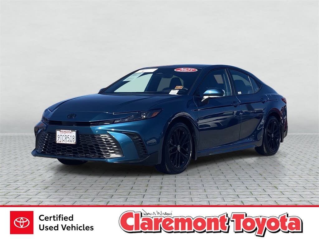 2025 Toyota Camry SE FWD