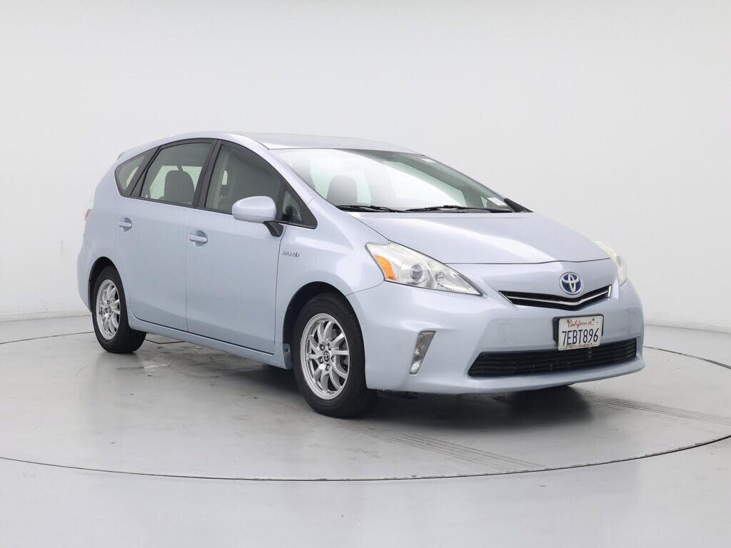 2014 Toyota Prius v Two FWD