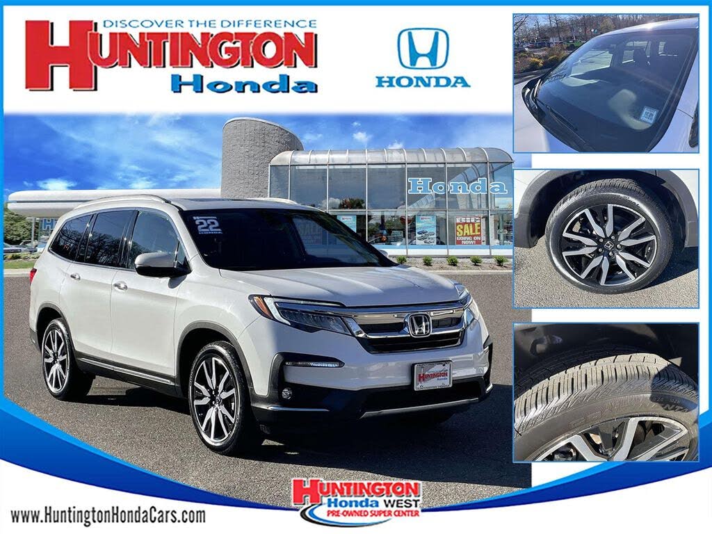 2022 Honda Pilot Touring AWD with Rear Captain's Chairs