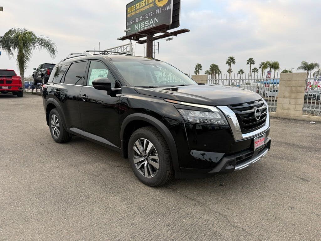 2025 Nissan Pathfinder SL FWD