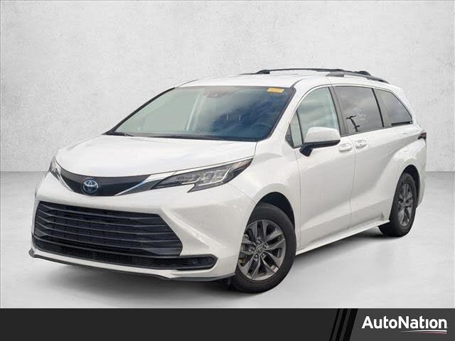 2022 Toyota Sienna LE 8-Passenger FWD
