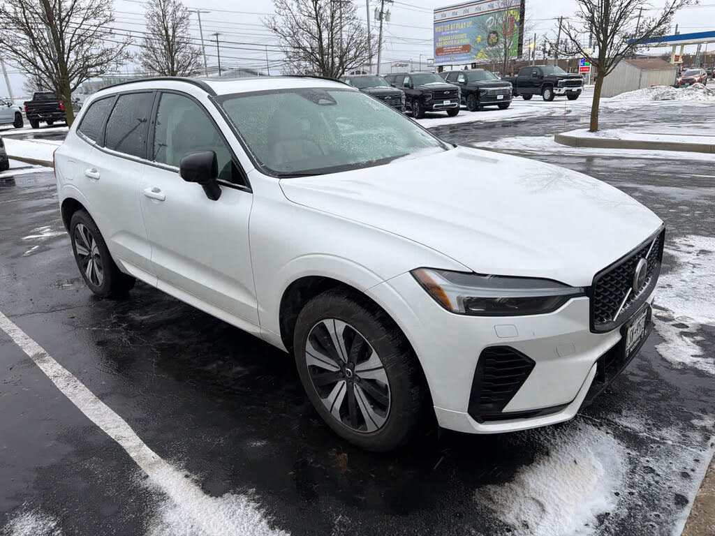 2025 Volvo XC60 Recharge T8 Core Dark Theme eAWD