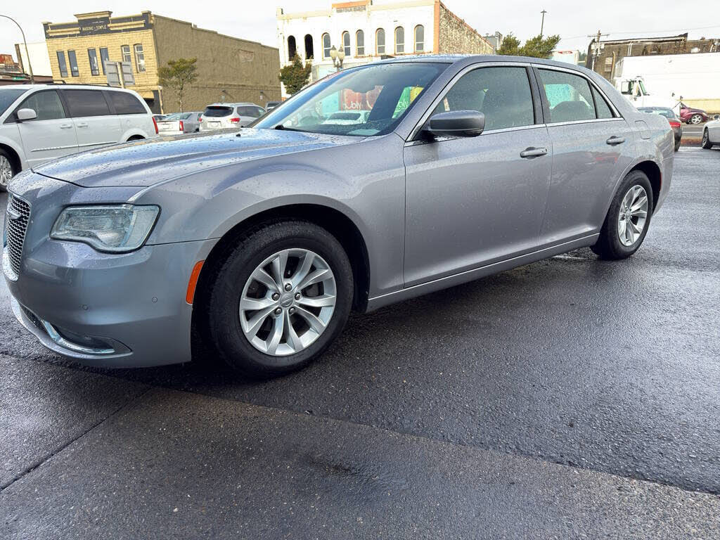 2015 Chrysler 300 Limited RWD