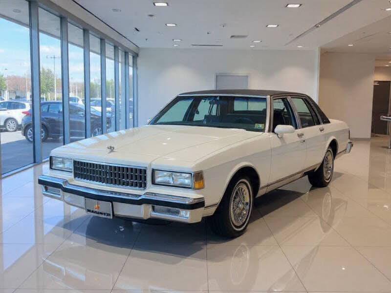 1990 Chevrolet Caprice Classic Brougham Sedan RWD