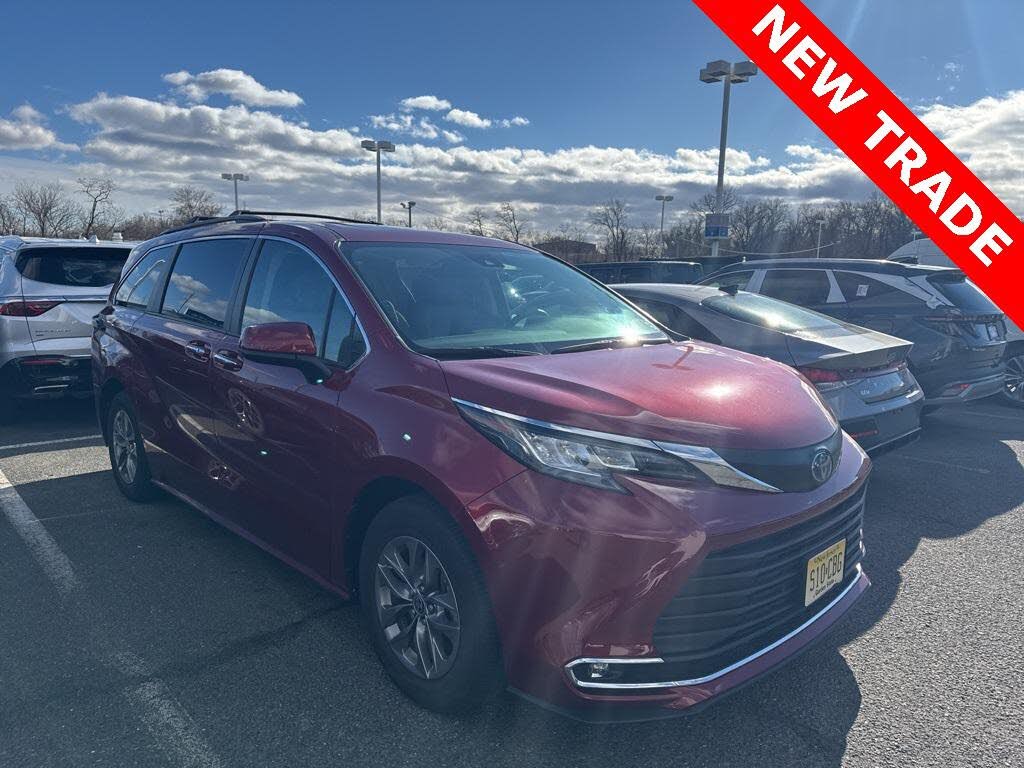 2023 Toyota Sienna XLE 7-Passenger FWD