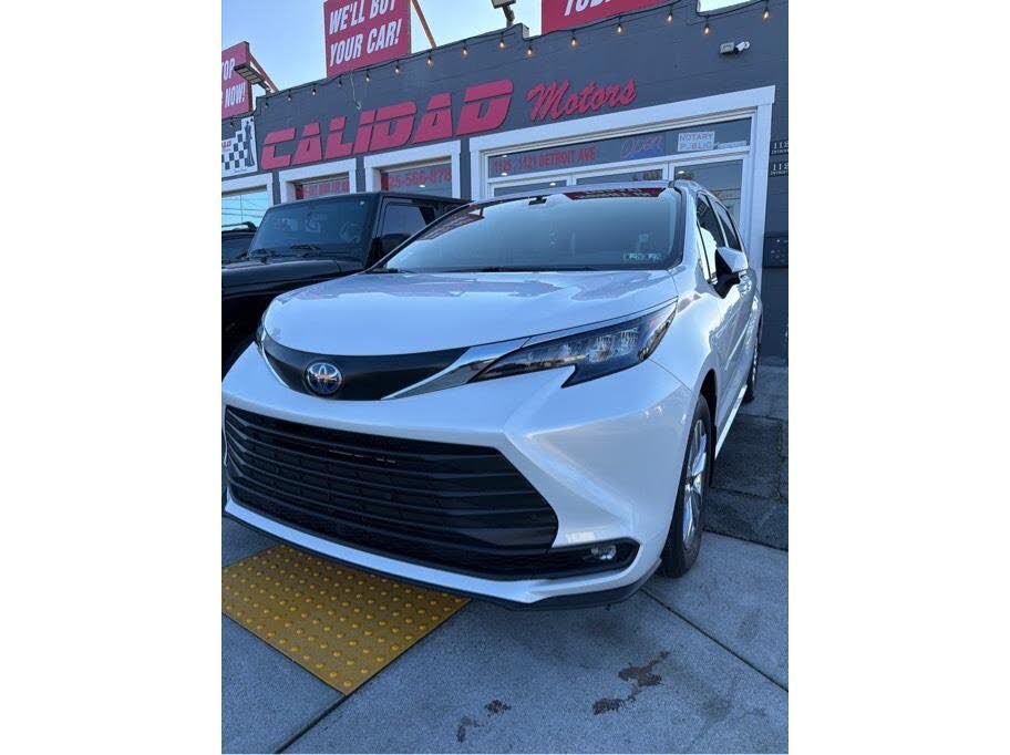 2025 Toyota Sienna XLE 7-Passenger AWD