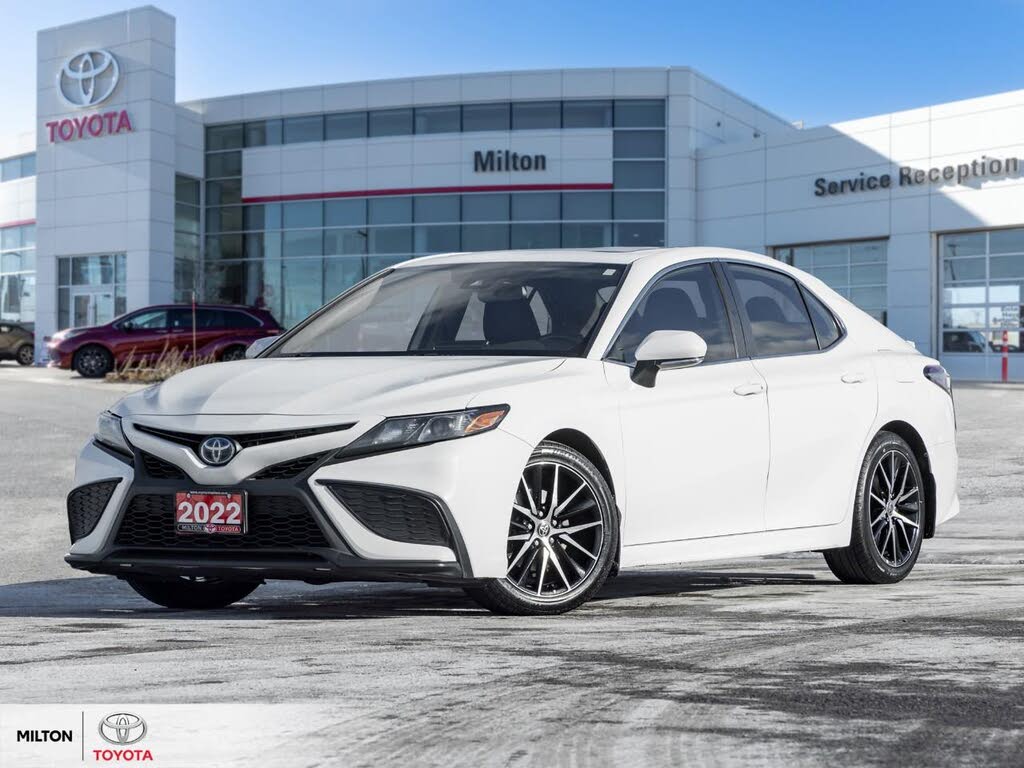 Toyota Camry Hybrid SE FWD 2022