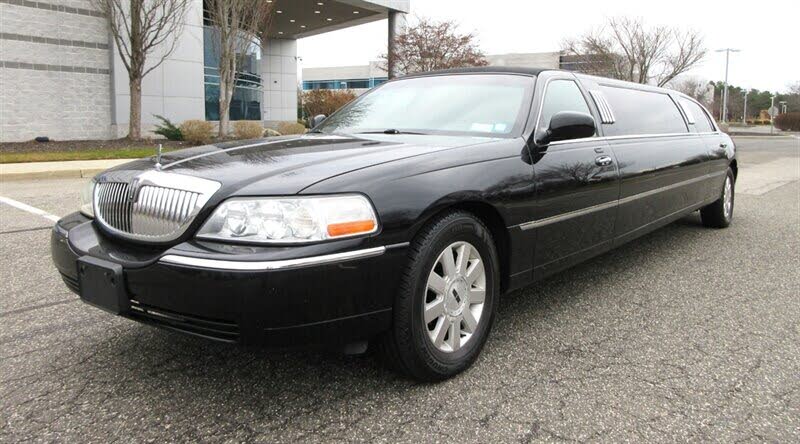 2003 Lincoln Town Car Executive