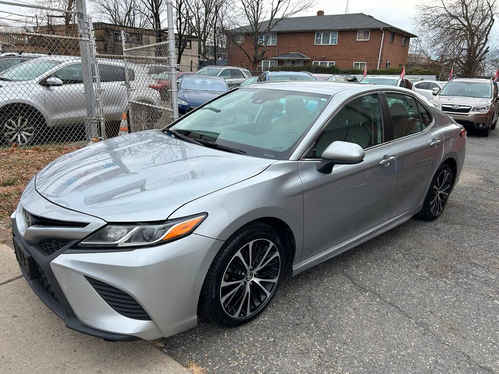 2019 Toyota Camry SE FWD