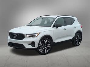 Volvo XC40 B5 Plus Dark Theme AWD