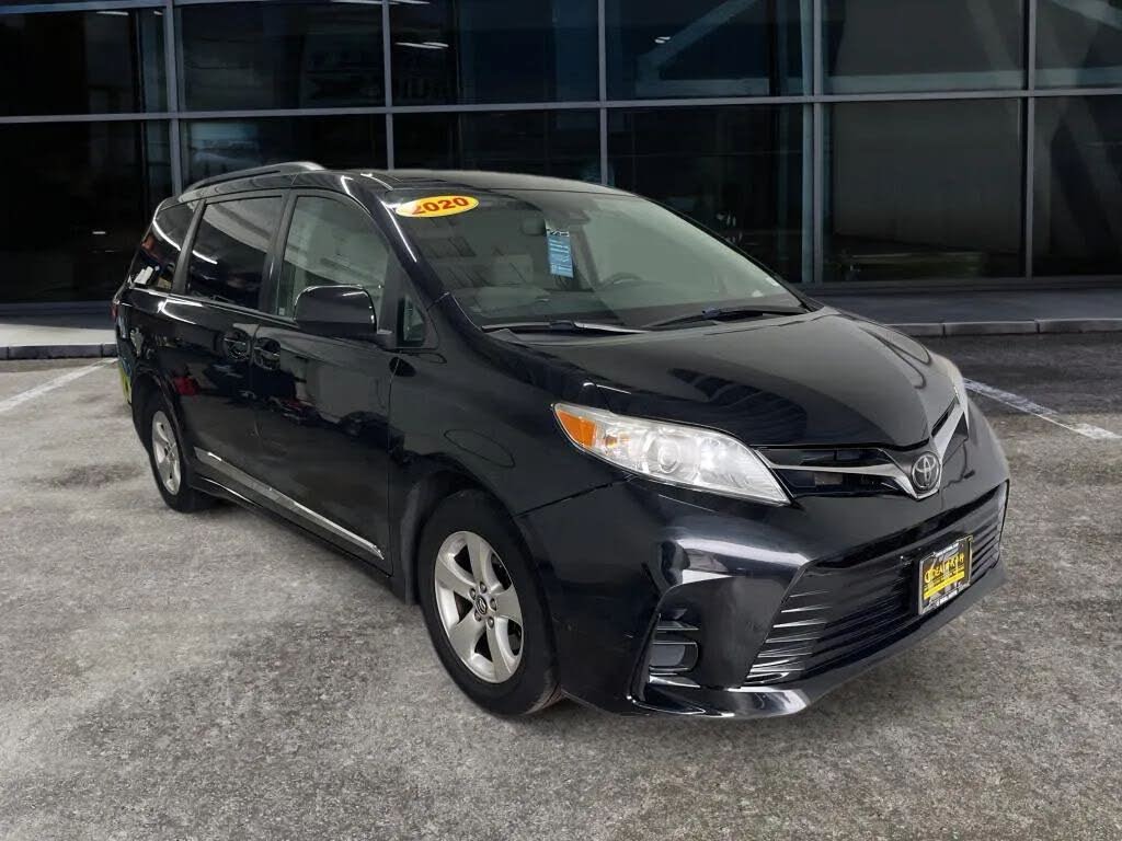 2020 Toyota Sienna LE 7-Passenger FWD with Auto-Access Seat