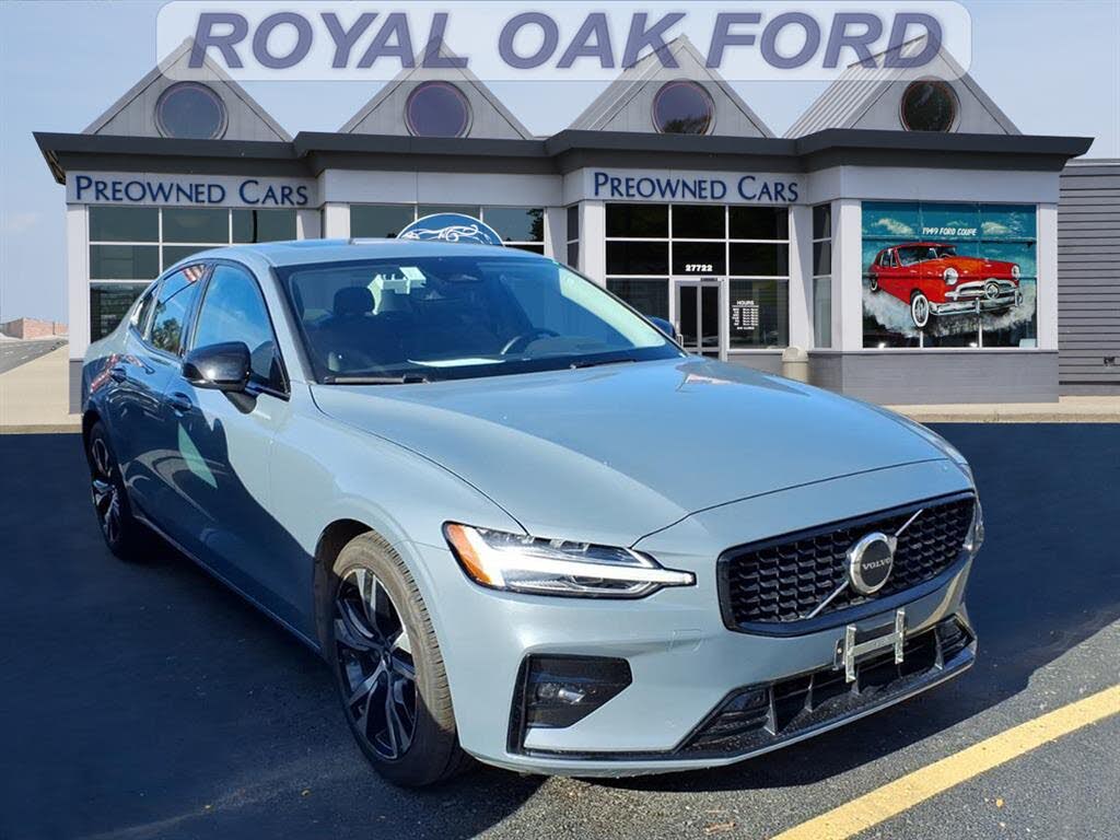 2024 Volvo S60 B5 Core Dark Theme FWD