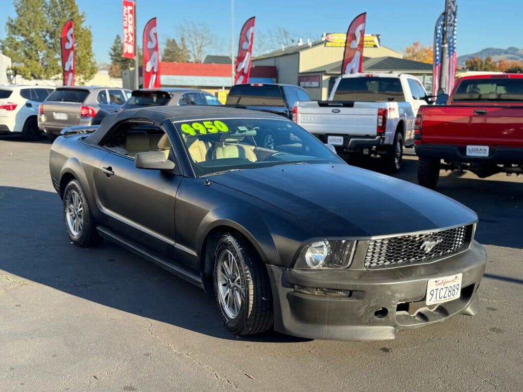 2005 Ford Mustang V6 Deluxe Convertible RWD