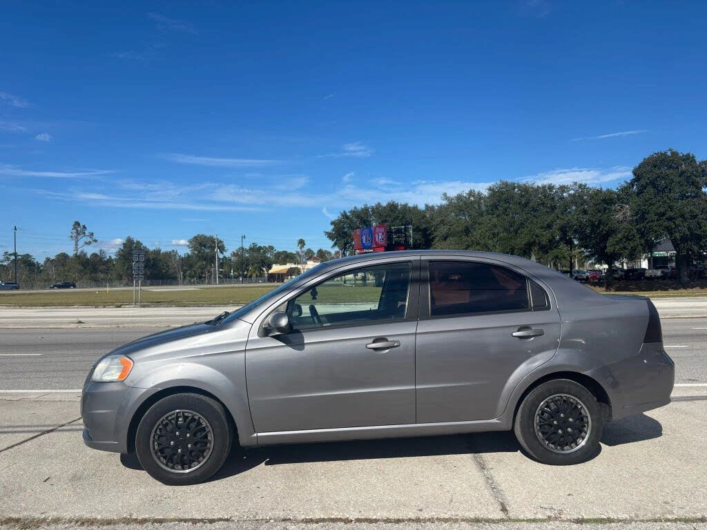 2011 Chevrolet Aveo 1LT Sedan FWD