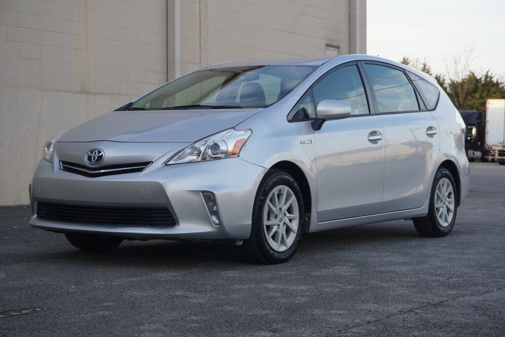 2013 Toyota Prius v Three FWD