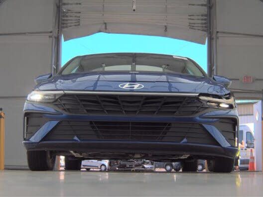 2024 Hyundai Elantra SE FWD