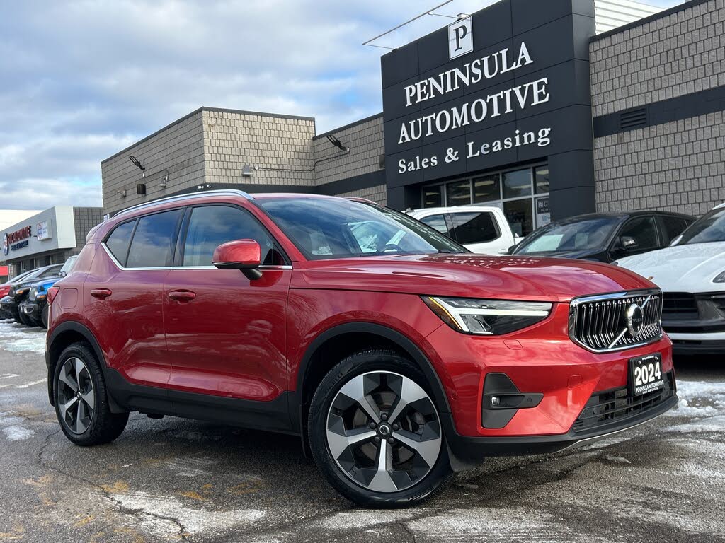 2024 Volvo XC40 B5 Plus Bright Theme AWD