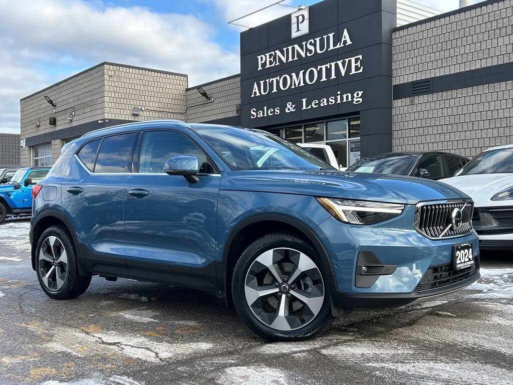 2024 Volvo XC40 B5 Plus Bright Theme AWD