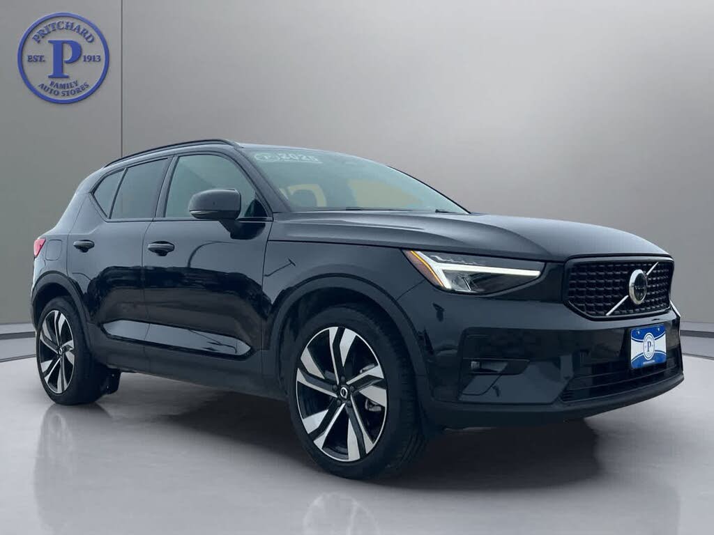 2025 Volvo XC40 B5 Plus Dark Theme AWD