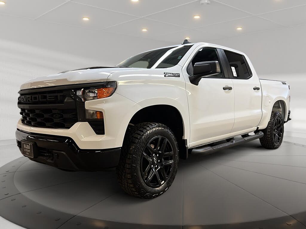 Chevrolet Silverado 1500 Custom Trail Boss Crew Cab 4WD 2025