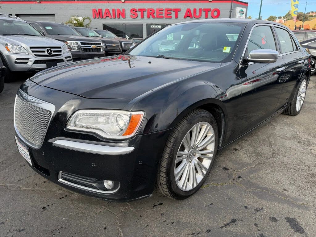2014 Chrysler 300 C John Varvatos Luxury Edition RWD