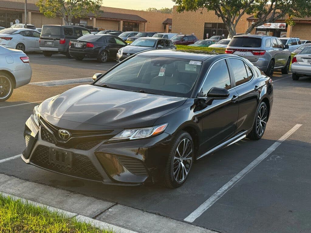 2019 Toyota Camry SE FWD